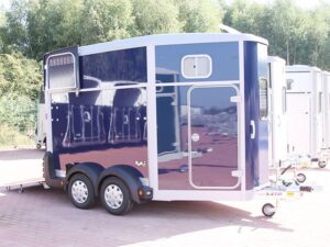 Ifor Williams Remolque para caballos HB511-Guadarnés-azul--Nuevo