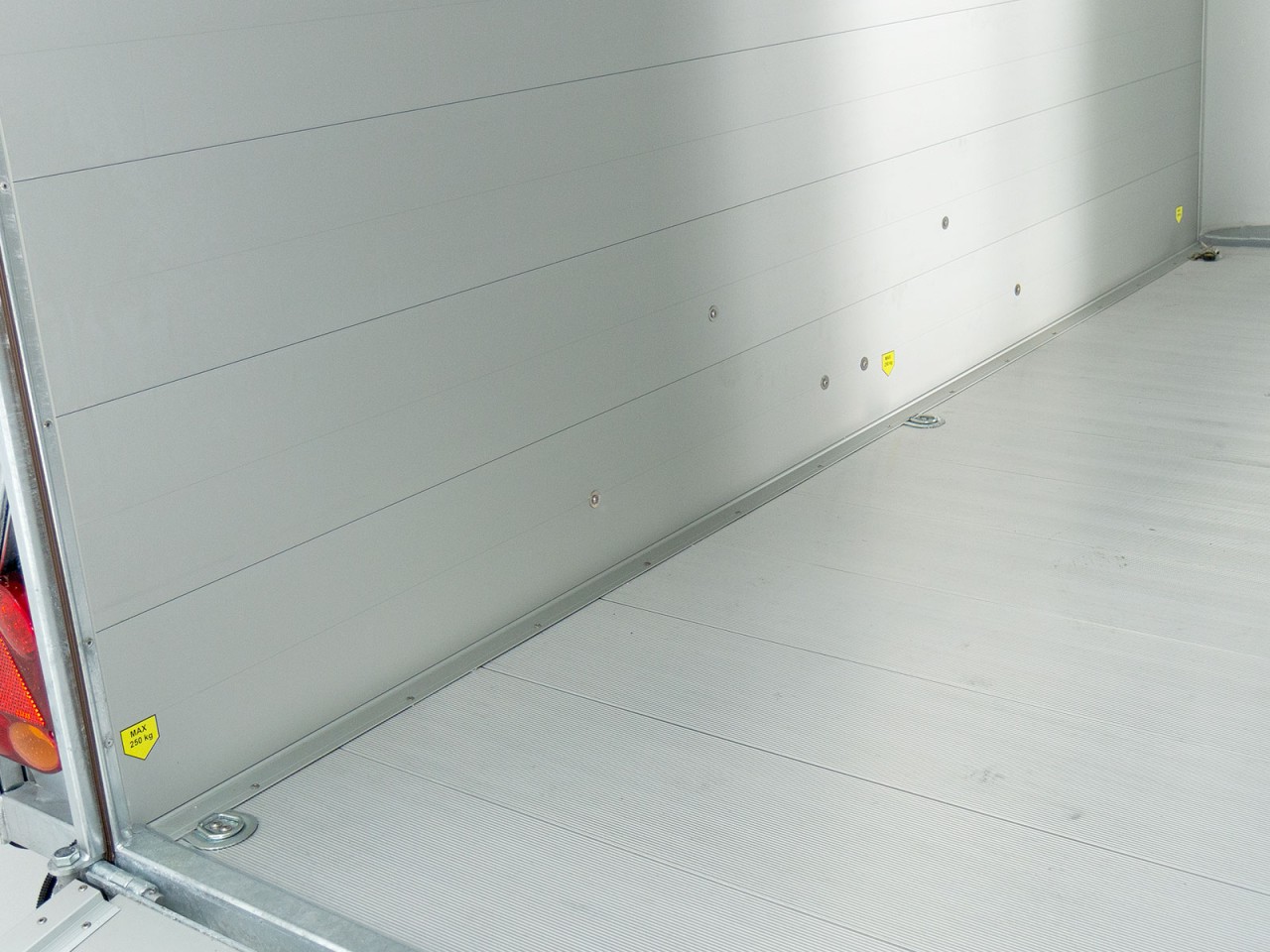 Debon Remolque cerrado Cargo C800 206x441cm H206 3,5 t, Alu, Polybug, Puerta, gris-Nuevo - Imagen 4