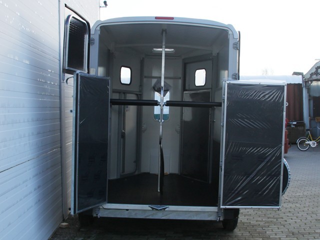 Ifor Williams Remolque para caballos HB506-Salida frontal-Combinación de portones-negro-Nuevo - Imagen 10