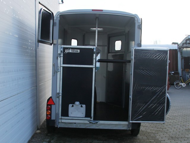 Ifor Williams Remolque para caballos HB506-Salida frontal-Combinación de portones-negro-Nuevo - Imagen 9