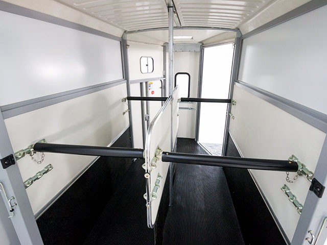 Ifor Williams Remolque para caballos HB506-Salida frontal-Combinación de portones-plata-Nuevo - Imagen 6