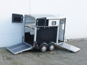 Ifor Williams Remolque para caballos HB506-Salida frontal-Combinación de portones-negro-Nuevo